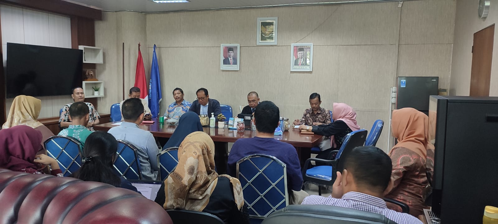 Rapat Evaluasi Biro Perencanaan dan Hubungan Masyarakat